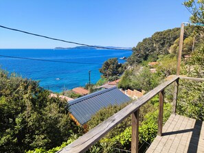 Property grounds - Rustic house with amazing sea view (Le Pradet)