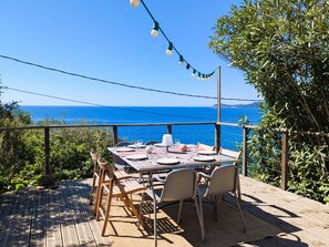 Outdoor dining - Rustic house with amazing sea view (Le Pradet)