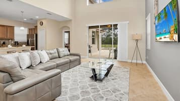 House (5 Bedrooms) | Interior