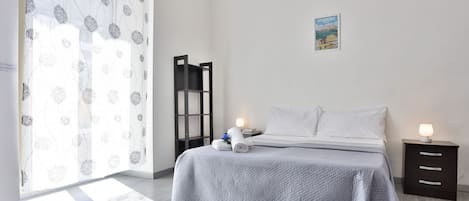 4 bedrooms, iron/ironing board