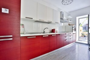 Refrigerador, microondas, lavavajillas y tostadora 