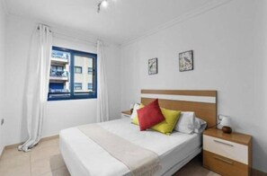 Room - Apartment with Private Swimming Pool and Jacuzzi in Alicante Hills (Aliante)