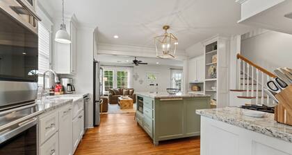 Lux 4BR Home With Putting Green-Game Room-Fire Pit