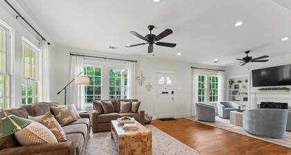Lux 4BR Home With Putting Green-Game Room-Fire Pit