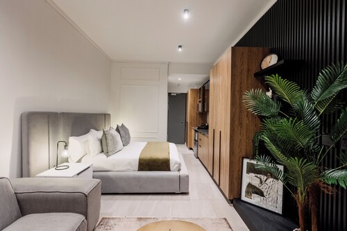 Serene 1-bedroom apartment in Pretoria, Menlyn Maine