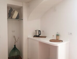 Interior - Room 'Villa Le Palette - Gerani' with Sea View, Wi-Fi and Air Conditioning (Ponza)