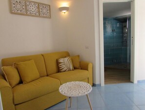 Interior - Room 'Villa Le Palette - Ginestre' with Sea View, Wi-Fi and Air Conditioning (Ponza)
