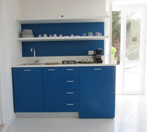Fridge, stovetop, coffee/tea maker, electric kettle