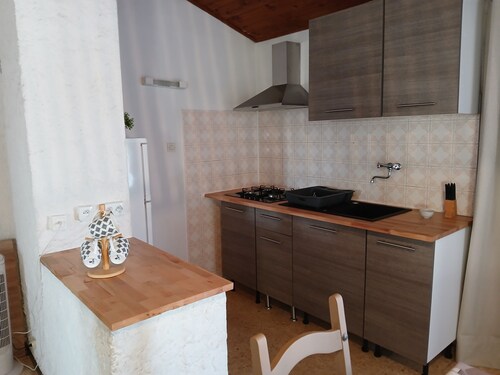 Lovely apartment 2 steps from the beach and all amenities!