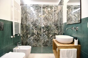 Shower, hair dryer, bidet, towels - Via Tarsia 23 - One Bedroom Apartment, Sleeps 2 (Naples)