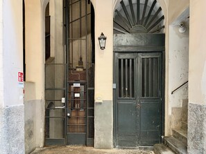 Exterior detail - Via Tarsia 23 - One Bedroom Apartment, Sleeps 2 (Naples)