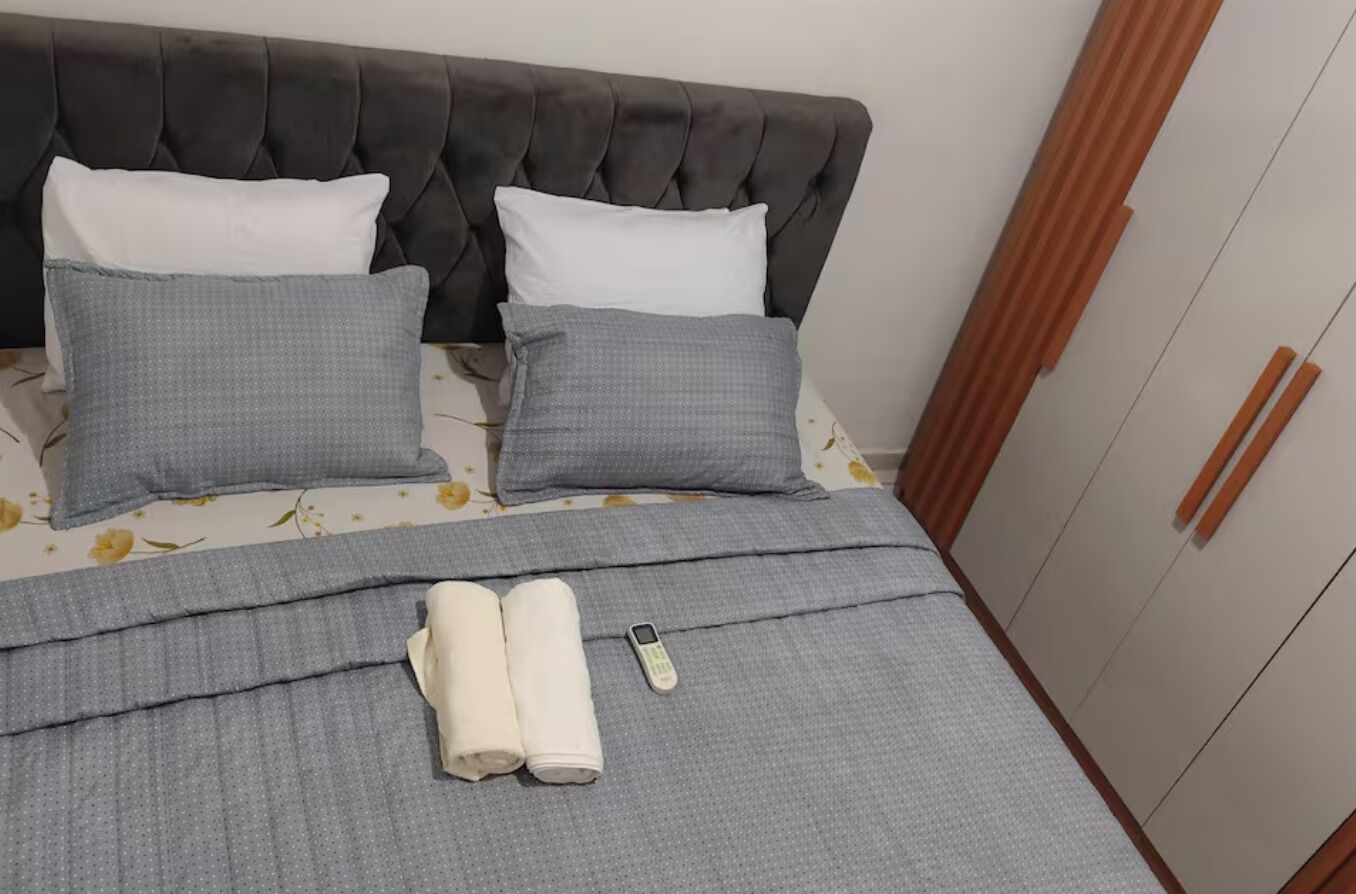 5 bedrooms, free WiFi, bed sheets, wheelchair access