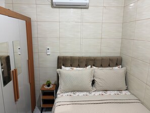 5 bedrooms, free WiFi, bed sheets, wheelchair access