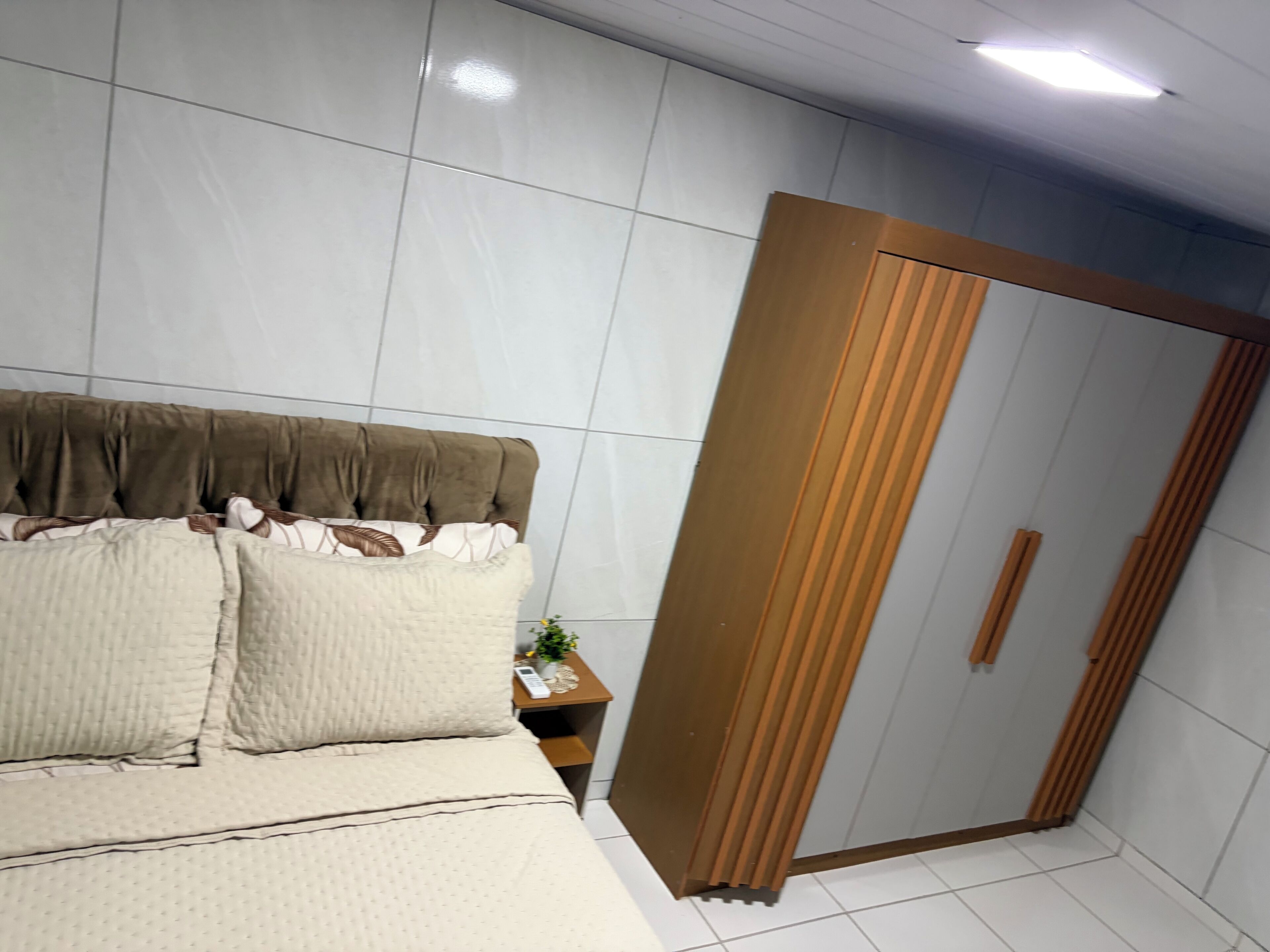 5 quartos, Wi-Fi de cortesia, roupa de cama