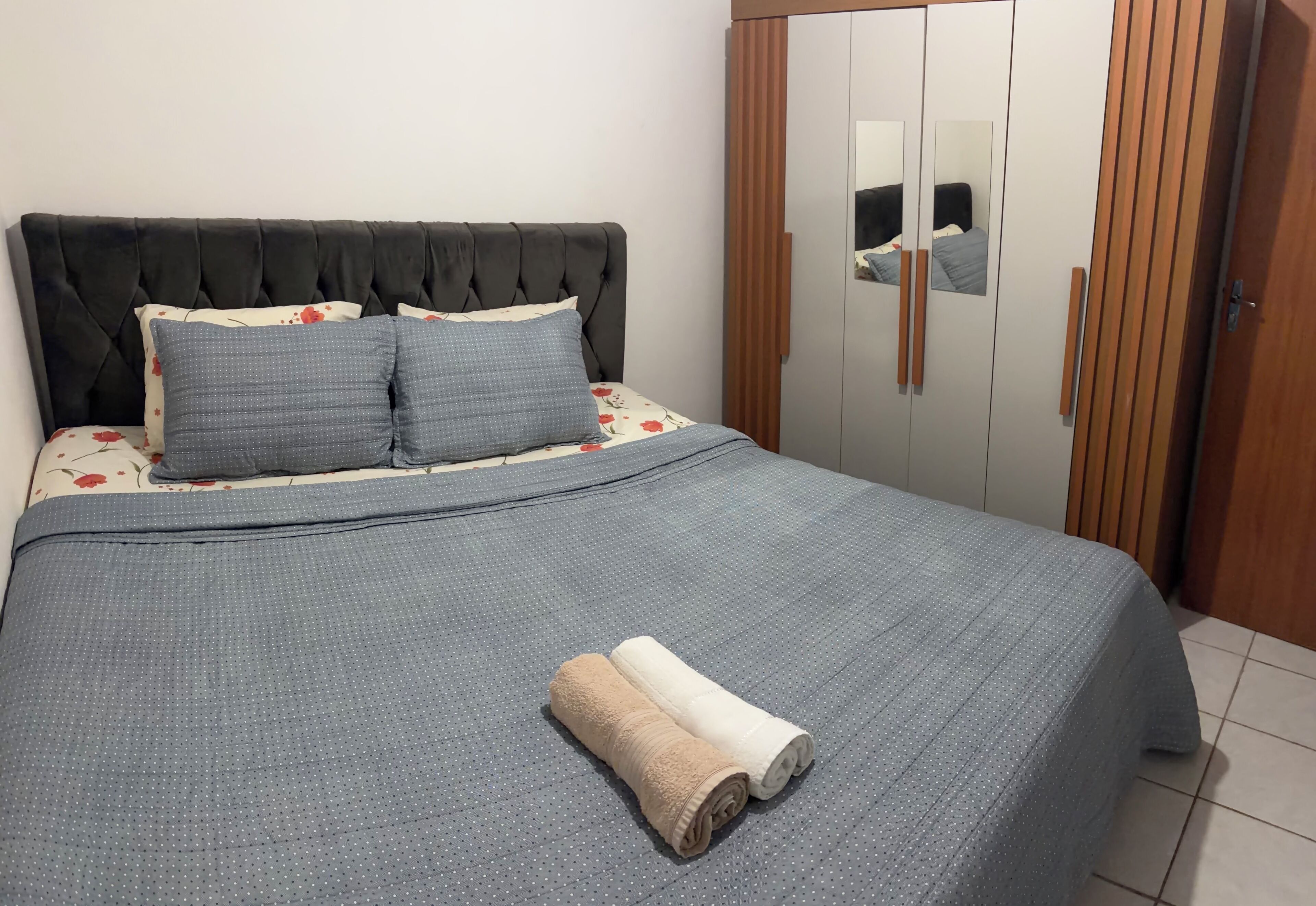 5 bedrooms, free WiFi, bed sheets, wheelchair access