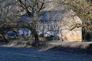 Exterior - Rural Cottage “La Rivière Assoiffée” with Terrace, Garden and Wi-Fi (Florimont-Gaumier)