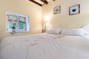 1 chambre, fer et planche à repasser, Wi-Fi, literie fournie