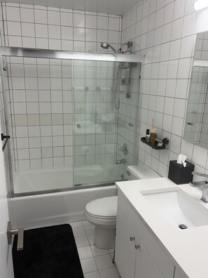 Bathroom - Epic Summer Rental - Large 1 bdrm with AC & Gym & Central Park! (New York)