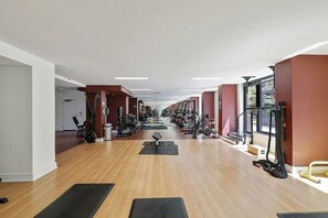 Fitness facility - Epic Summer Rental - Large 1 bdrm with AC & Gym & Central Park! (New York)
