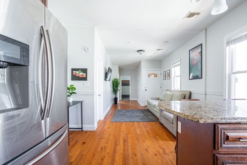 Spacious 2BR-1BA-4 Beds NYC MetLife Parking