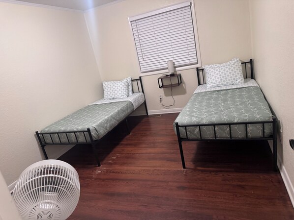 4 bedrooms, WiFi, bed sheets