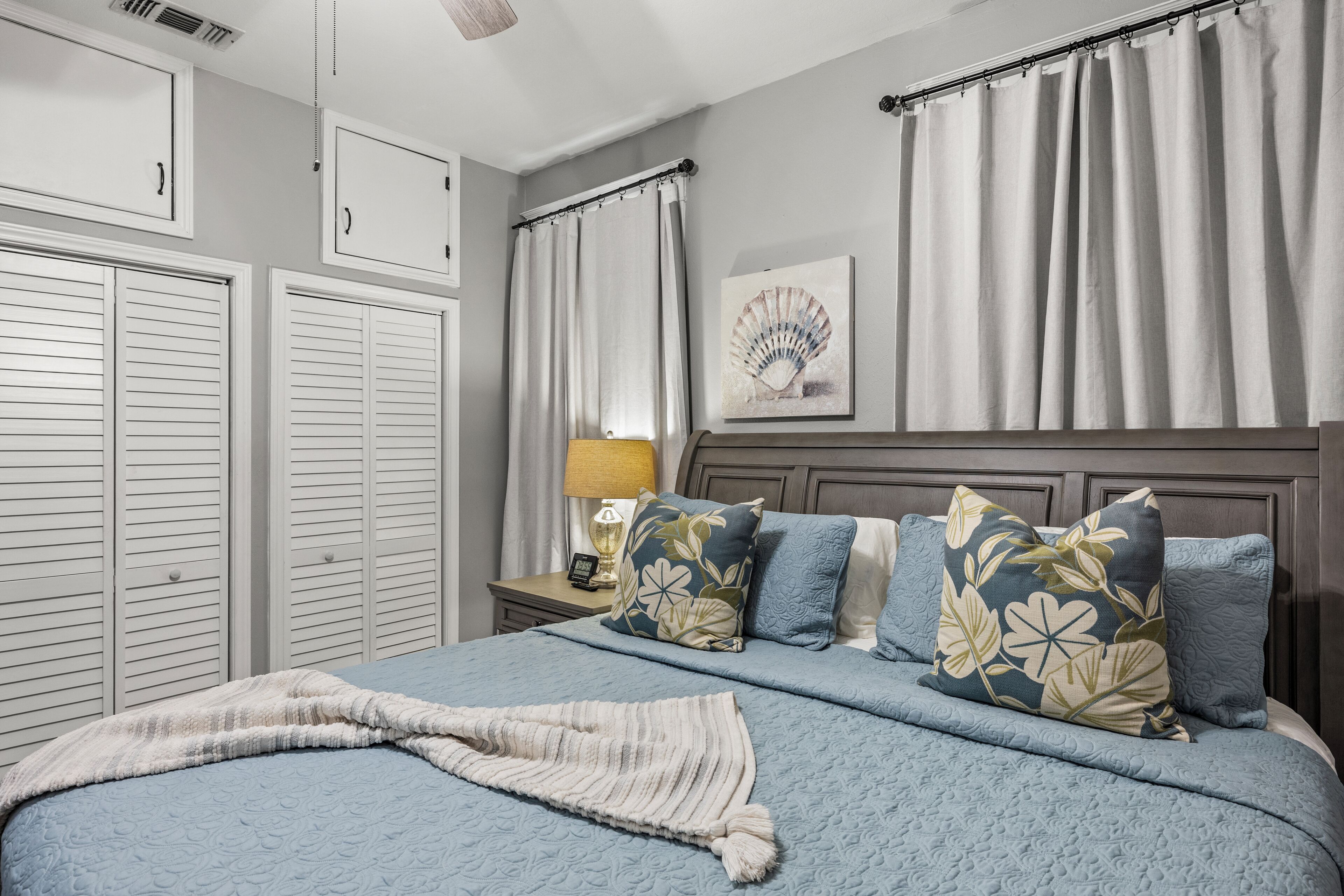 3 habitaciones, tabla de planchar con plancha, internet y ropa de cama 