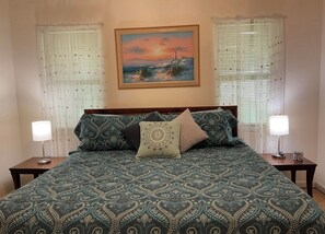 Room - SUNSHINE COTTAGE - ADORABLE 2 bedroom/2 bath, minutes to Spanish Springs Square. (Lady Lake)