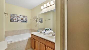 House (3 Bedrooms) | Bathroom | Deep soaking tub, free toiletries, towels, soap
