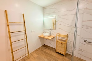 Shower, towels, shampoo - Mediterranean Apartment 6F WIFI+AACC (Valencia)