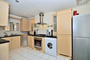 Casa de ciudad clásica, 3 habitaciones | Cocina privada