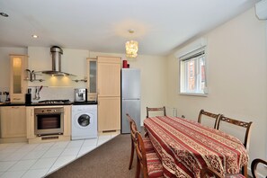 Private kitchen - Bakers Court by Guestz (Chester)