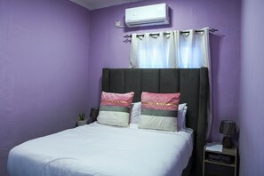 2 bedrooms, iron/ironing board, bed sheets - Charming bed & breakfast with AC in Kasane (Kasane)