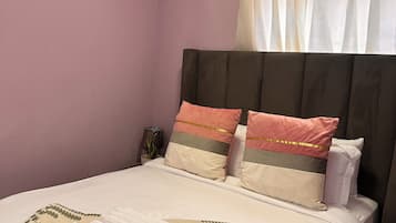 2 habitaciones, tabla de planchar con plancha y ropa de cama