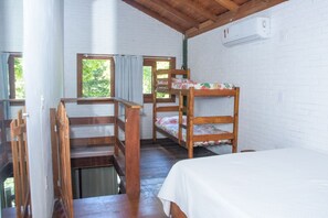 House, Smoking | 1 bedroom - Chal 1 com Churrasqueira e Ar a 200m da Praia (Prado)