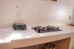 1 bedroom - Chal 2 com Churrasqueira e Ar a 200m da Praia (Prado)