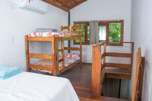 1 bedroom - Chal 2 com Churrasqueira e Ar a 200m da Praia (Prado)