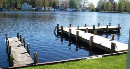 Lakefront cottage on Hamlin Lake!