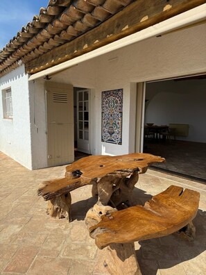 Outdoor dining - Vrbo Property (Sainte-Maxime)