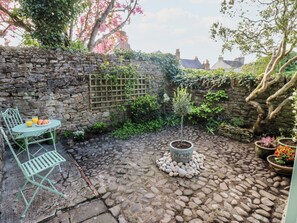 Outdoor dining - Olive Cottage (Richmond)