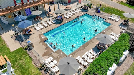 Outdoor pool. Baraboo RV Resort