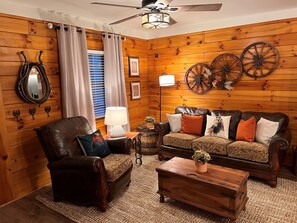 Smart TV, table football, offices - Natural State Cabins - 5 Cabin Listing (Hot Springs)