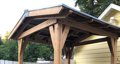 Pet friendly 2 bedroom in peaceful Bremerton with AC & large fully fenced yard.