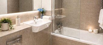 Stylish 2-Bed Apt 
| 10 Mins to Oxford Universities/city | Free private parking