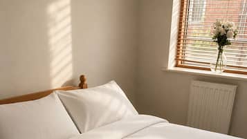 2 chambres, fer et planche à repasser, Wi-Fi gratuit, draps fournis