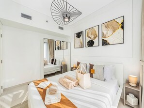 Iron/ironing board, WiFi, bed sheets - Skyline View High-Floor Apartment mit Pool (Dubai)
