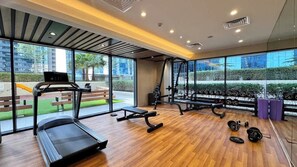 Fitness facility - Skyline View High-Floor Apartment mit Pool (Dubai)