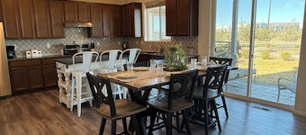 Large Home l Newer Build l Central Location l RMNP