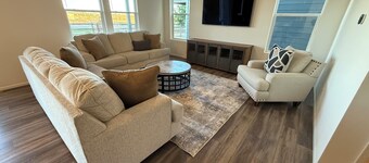 Large Home l Newer Build l Central Location l RMNP