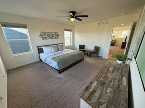 4 slaapkamers, een strijkplank/strijkijzer, gratis wifi, beddengoed