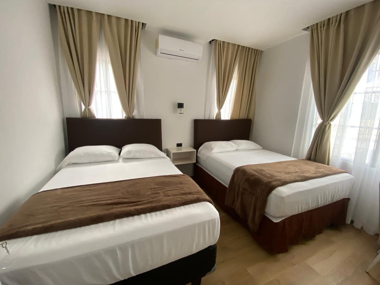 Habitación Deluxe con 2 camas individuales | Ropa de cama de alta calidad, wifi gratis y ropa de cama 